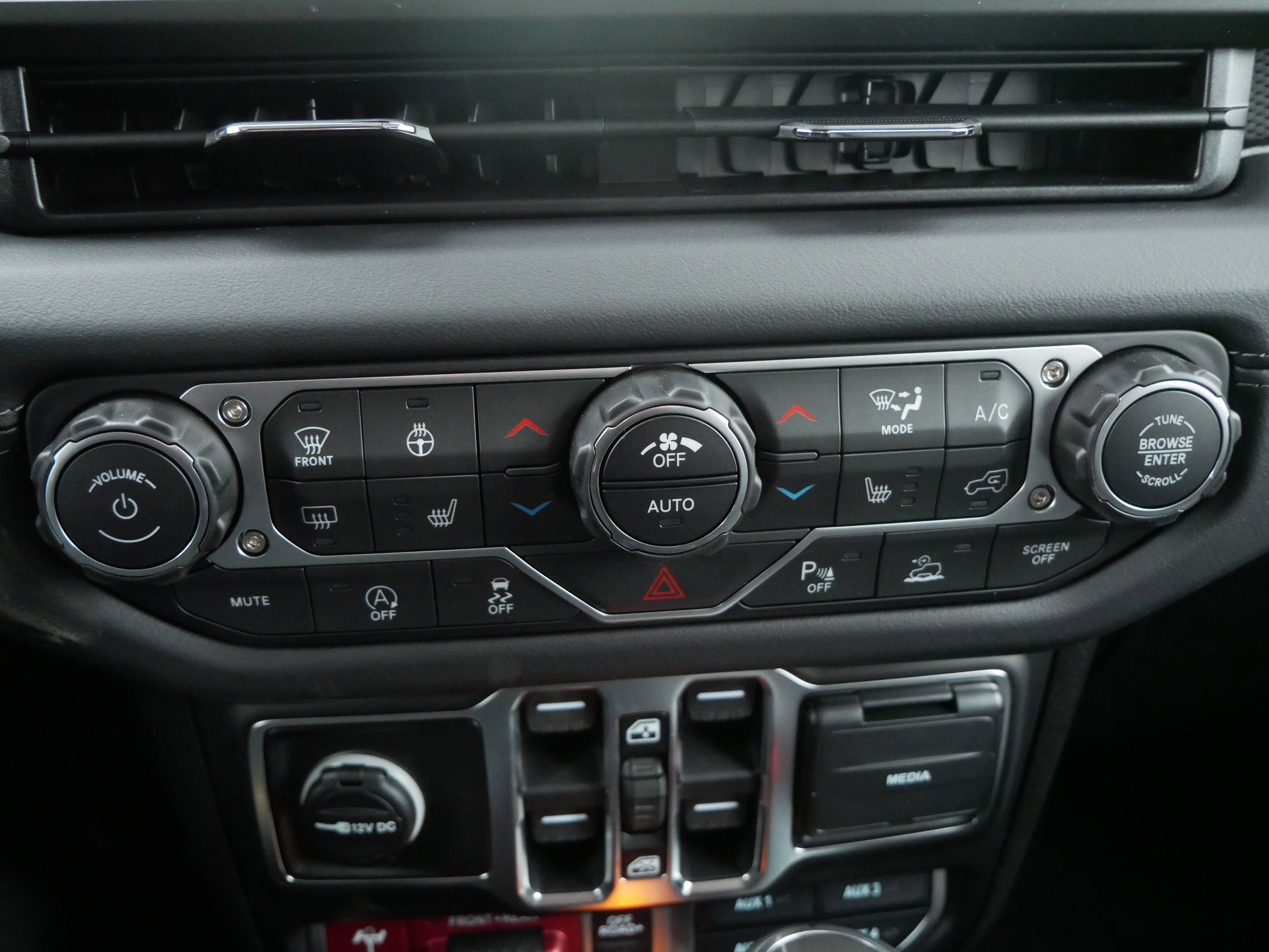 New 2026 Jeep Wrangler Unlimited Rubicon w/ Safety Group image 18