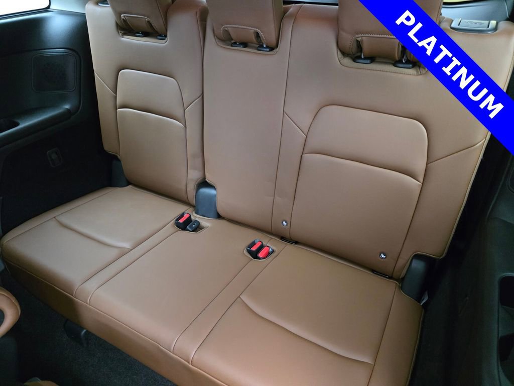 Used 2024 Nissan Pathfinder Platinum image 17