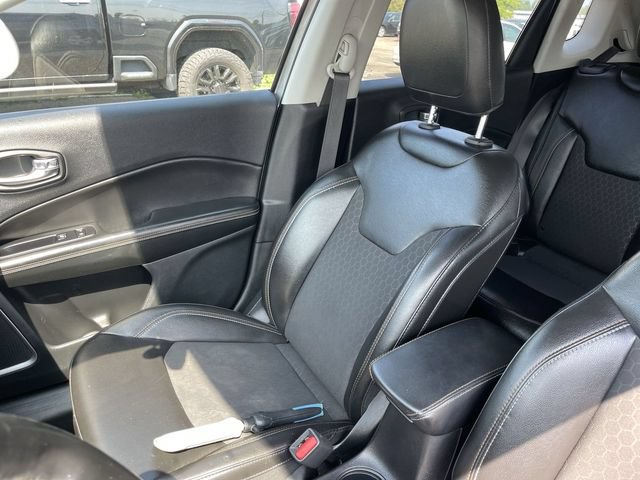 Used 2020 Jeep Compass Latitude w/ Cold Weather Group AWD/4WD image 23