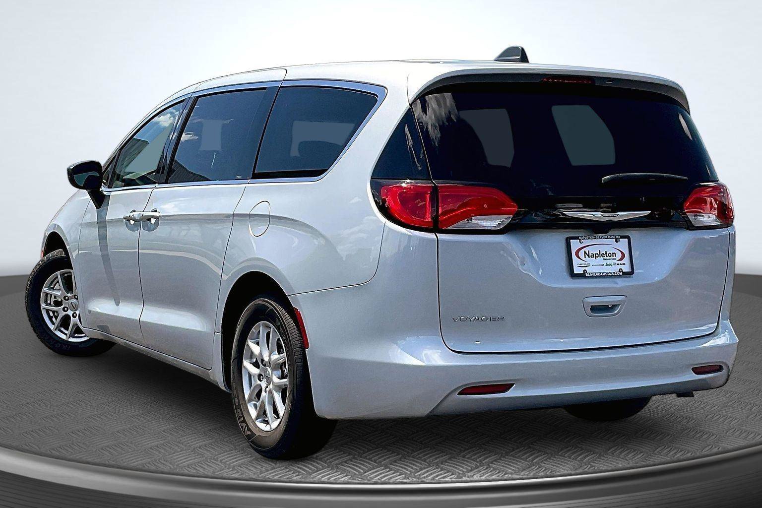 Used 2024 Chrysler Voyager LX FWD image 14