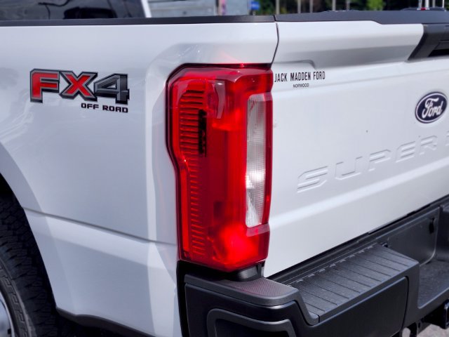 New 2027 Ford F350 XL w/ FX4 Off-Road Package AWD/4WD image 9