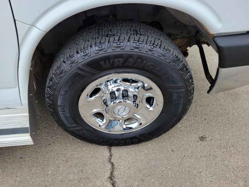 Used 2015 Chevrolet Express 3500 LS RWD image 17