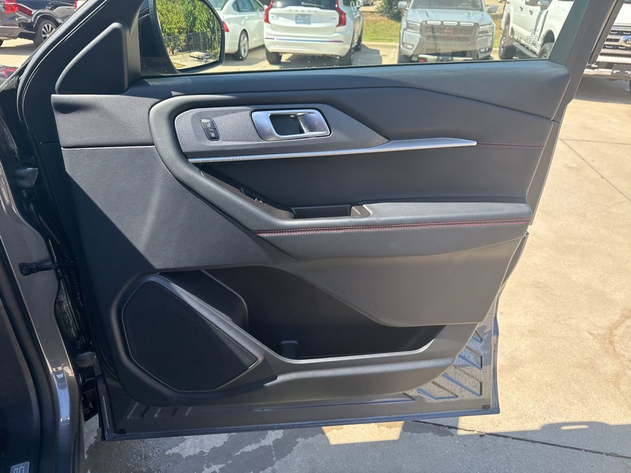 Used 2025 Ford Explorer ST-Line image 10