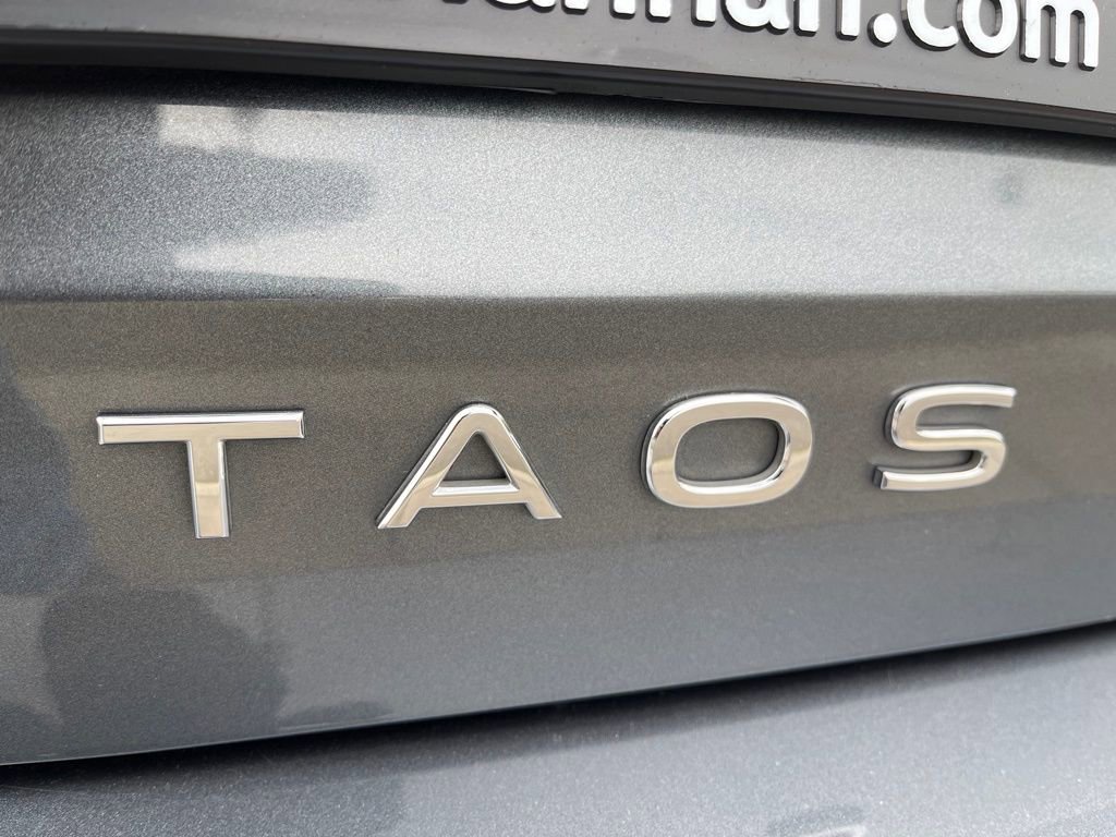 Used 2023 Volkswagen Taos SE w/ Panoramic Sunroof Package FWD image 24