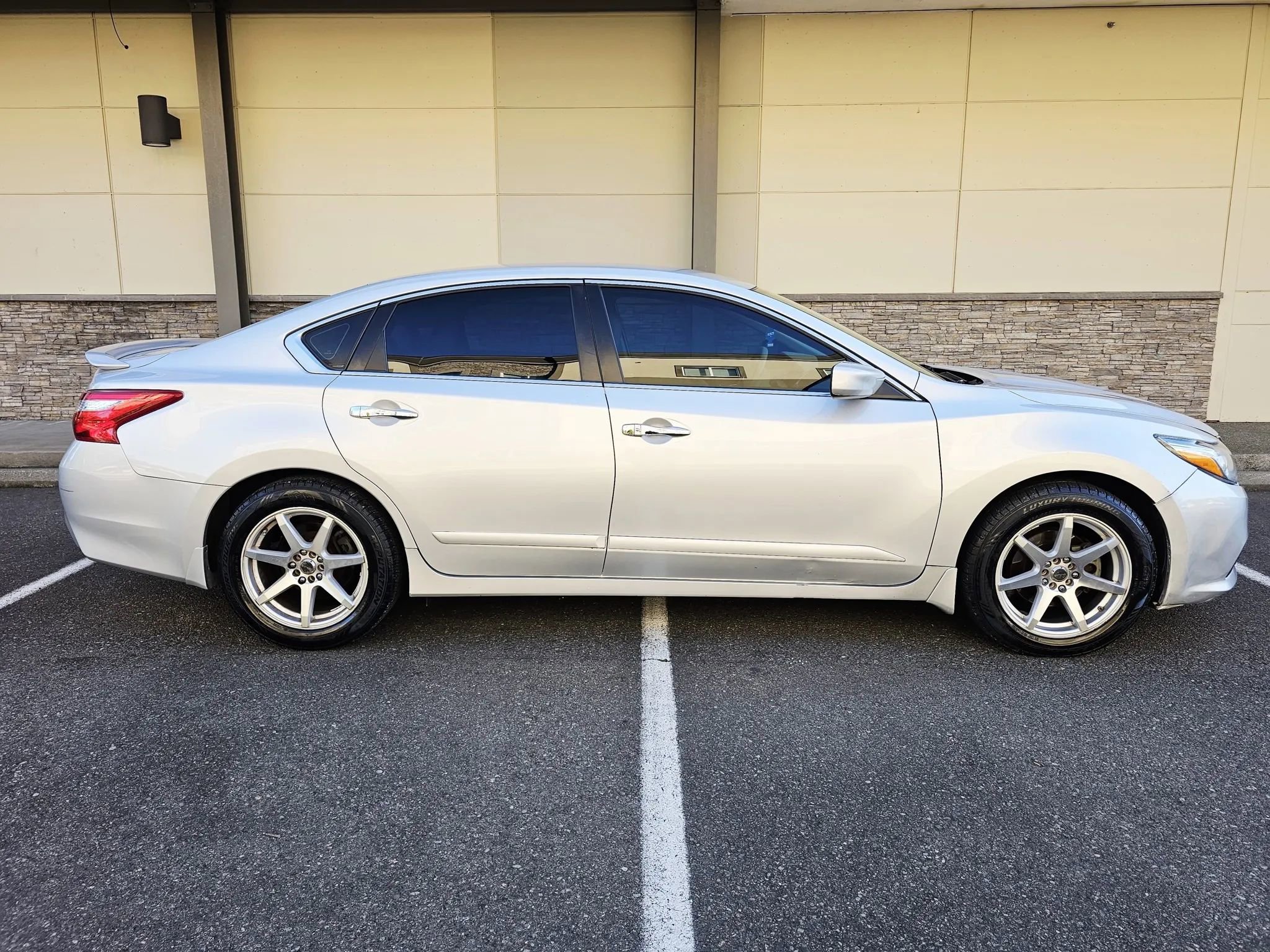 Used 2016 Nissan Altima 2.5 S w/ Power Driver Seat Package image 6