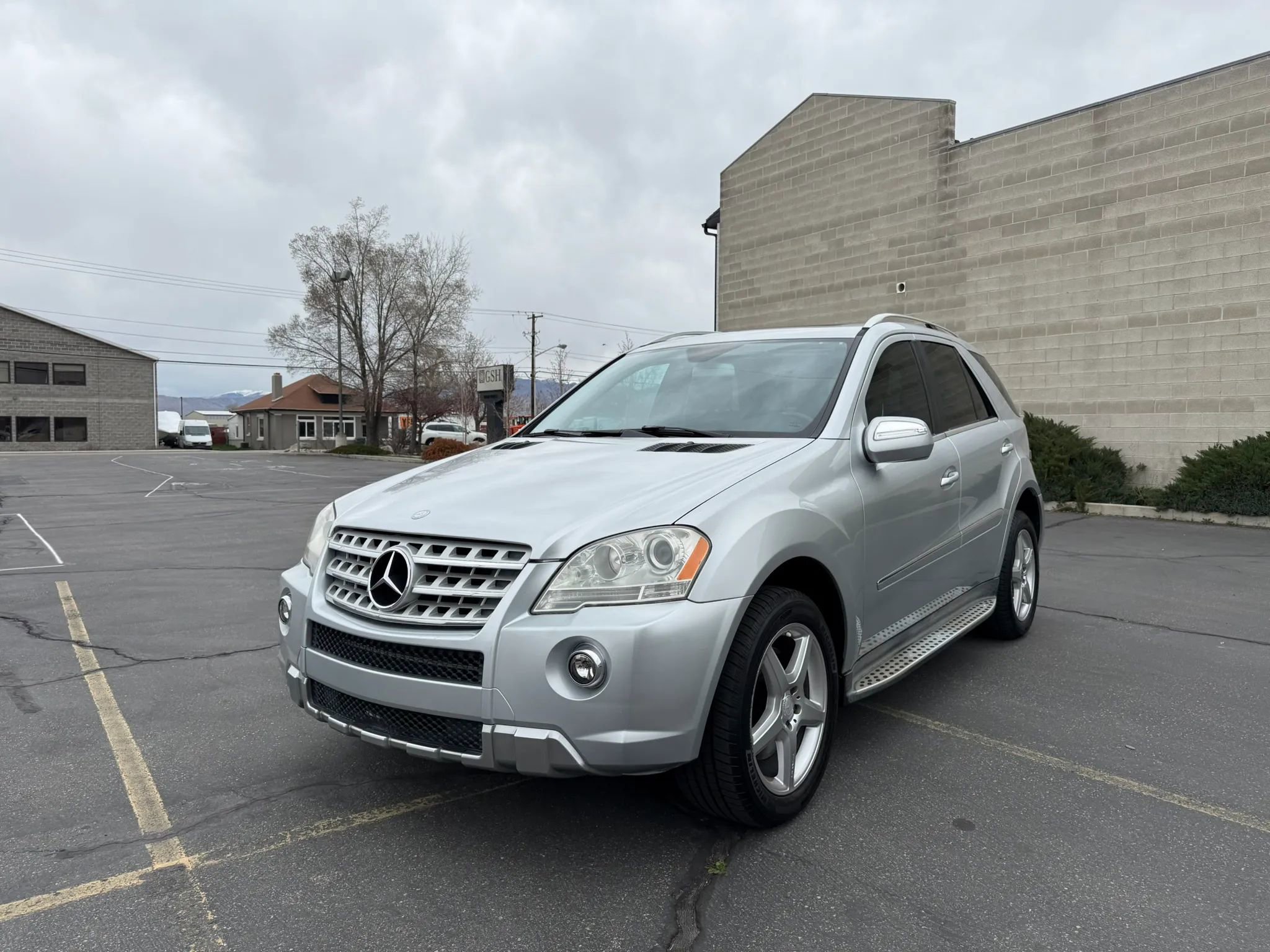 Used 2010 Mercedes-Benz ML 550 4MATIC image 1