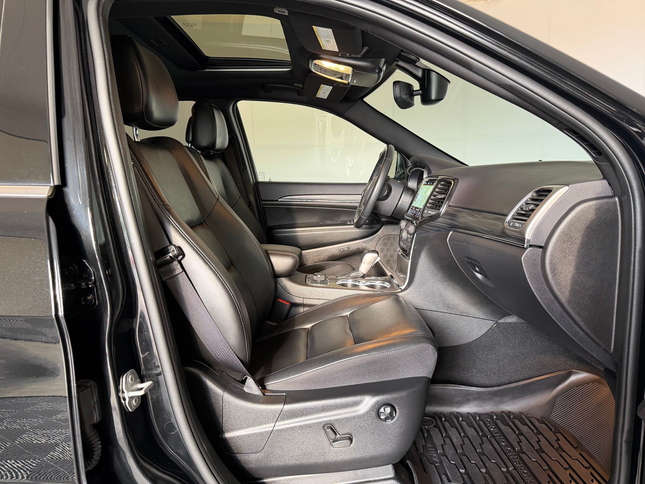 Used 2021 Jeep Grand Cherokee Limited w/ Premium Lighting Group AWD/4WD image 26