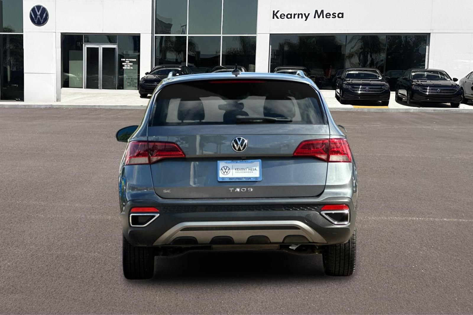 Used 2023 Volkswagen Taos SE w/ Black Wheel Package FWD image 5