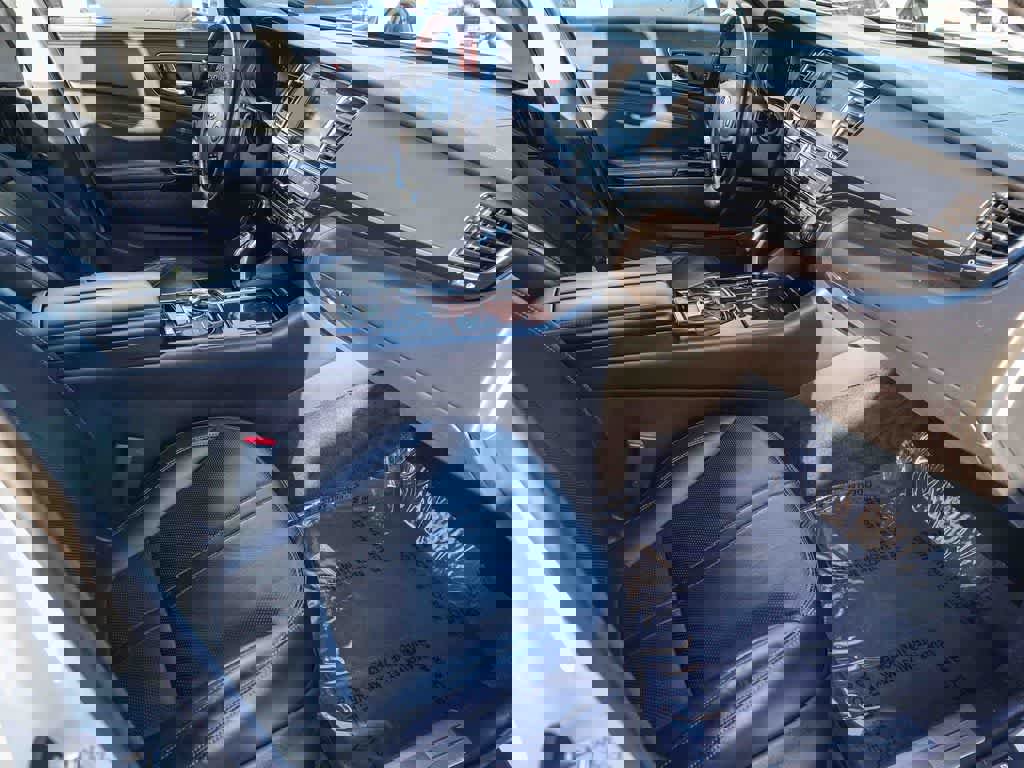 Used 2017 Kia K900 Luxury image 12