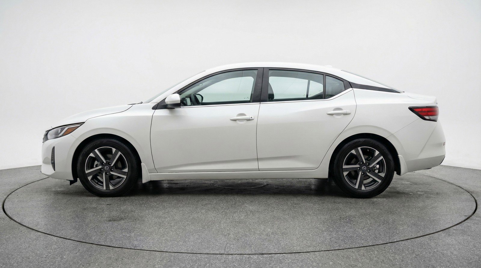 Used 2025 Nissan Sentra SV FWD image 5