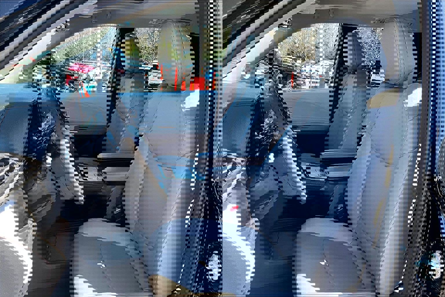 Used 2025 Toyota Sienna XLE w/ XLE Plus Package image 24