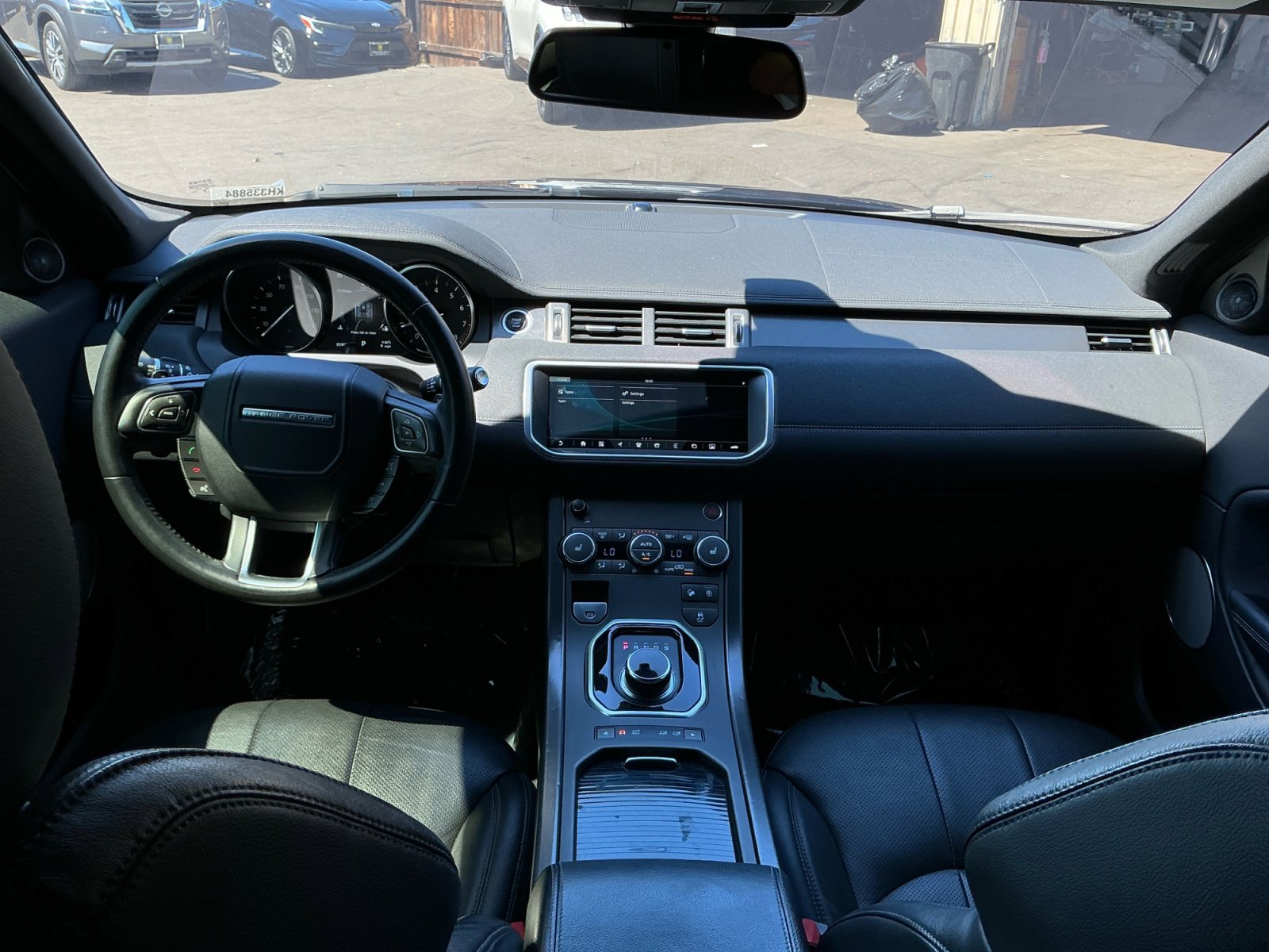 Used 2019 Land Rover Range Rover Evoque SE image 16