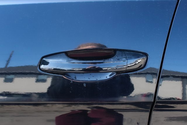 Used 2021 Volkswagen Atlas SE w/ Towing Package image 9