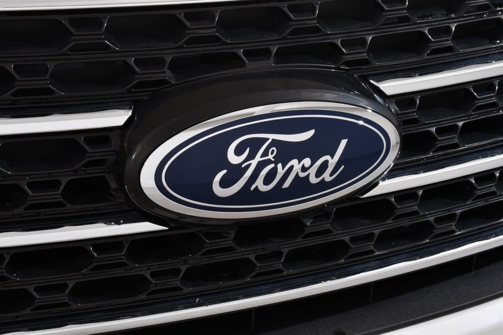 Used 2022 Ford Explorer XLT w/ Equipment Group 202A AWD/4WD image 22