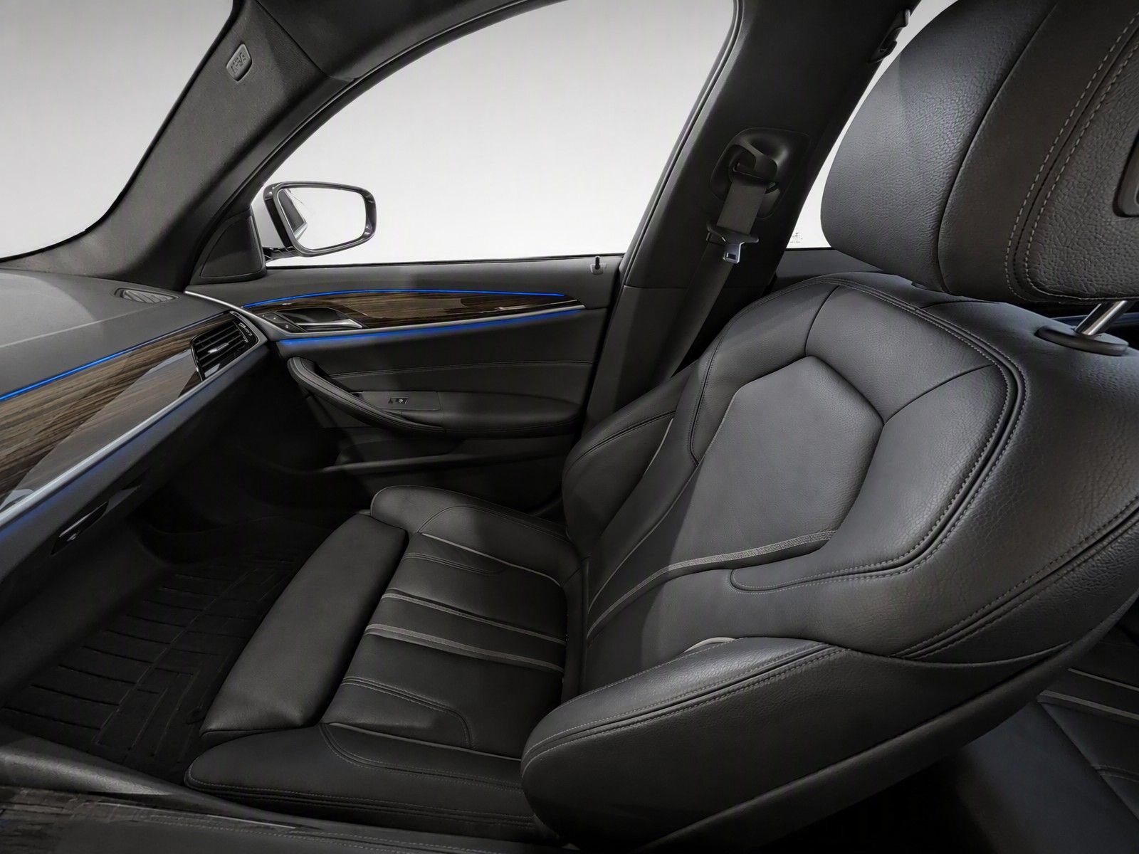 Used 2019 BMW 540i w/ Premium Package RWD image 14