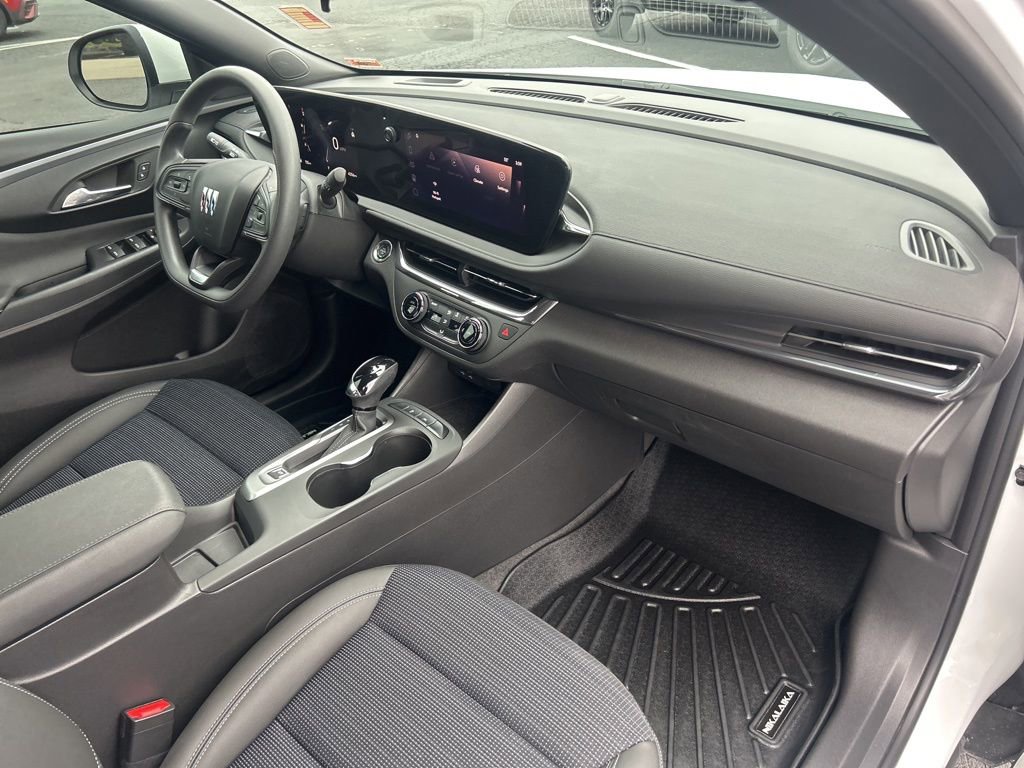 Certified 2025 Buick Envista Preferred image 45