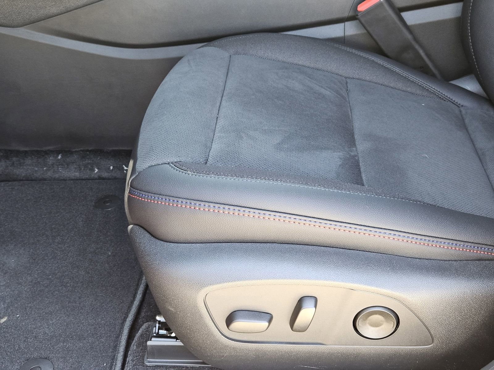 New 2025 Chevrolet Blazer EV RS image 21