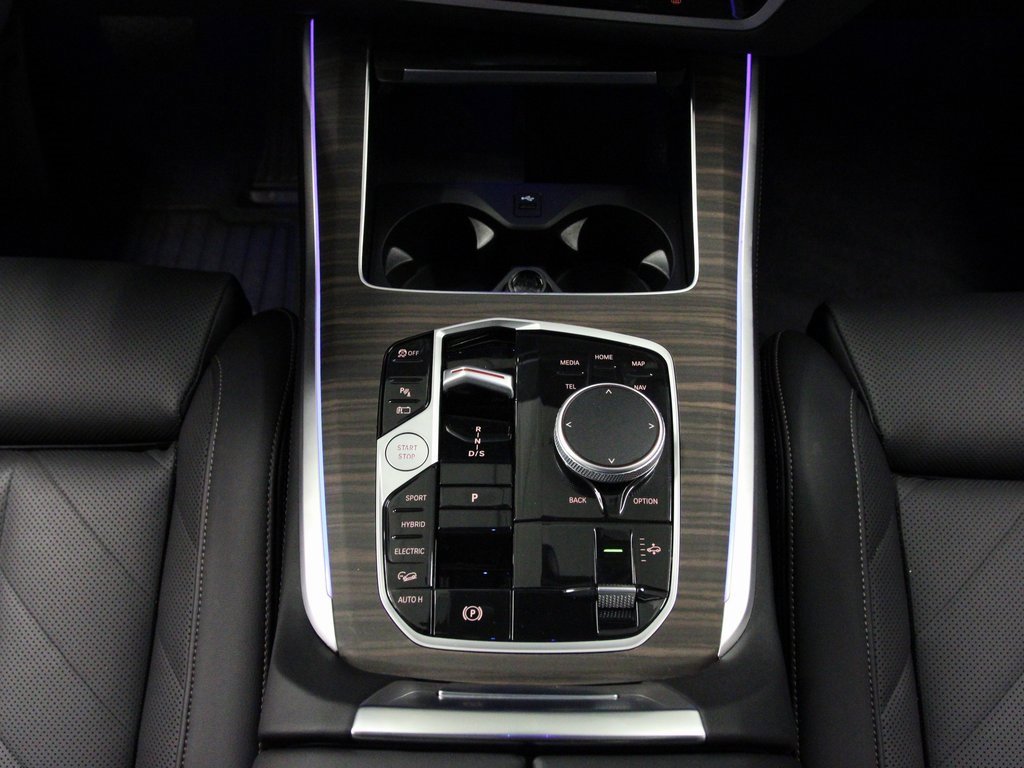 Used 2025 BMW X5 xDrive50e w/ Parking Assistance Package image 16