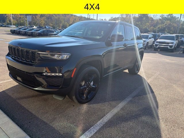 Used 2024 Jeep Grand Cherokee Limited w/ Black Appearance Package AWD/4WD image 5