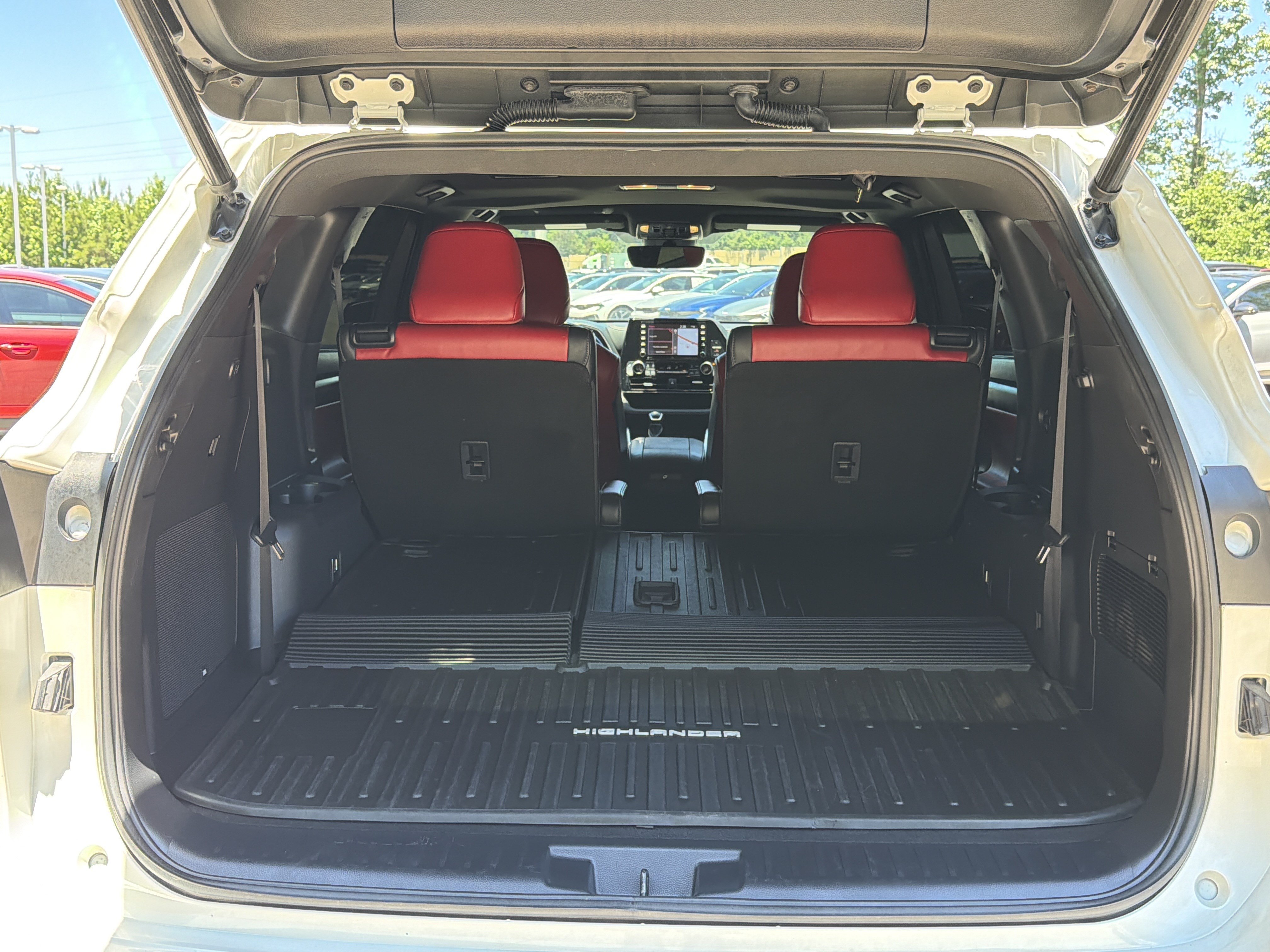 Used 2021 Toyota Highlander XSE AWD/4WD image 29