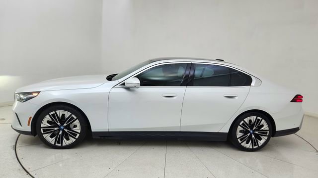 Used 2025 BMW i5 xDrive40 w/ Premium Package AWD/4WD image 3