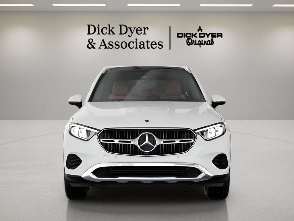 Used 2026 Mercedes-Benz GLC 300 image 3