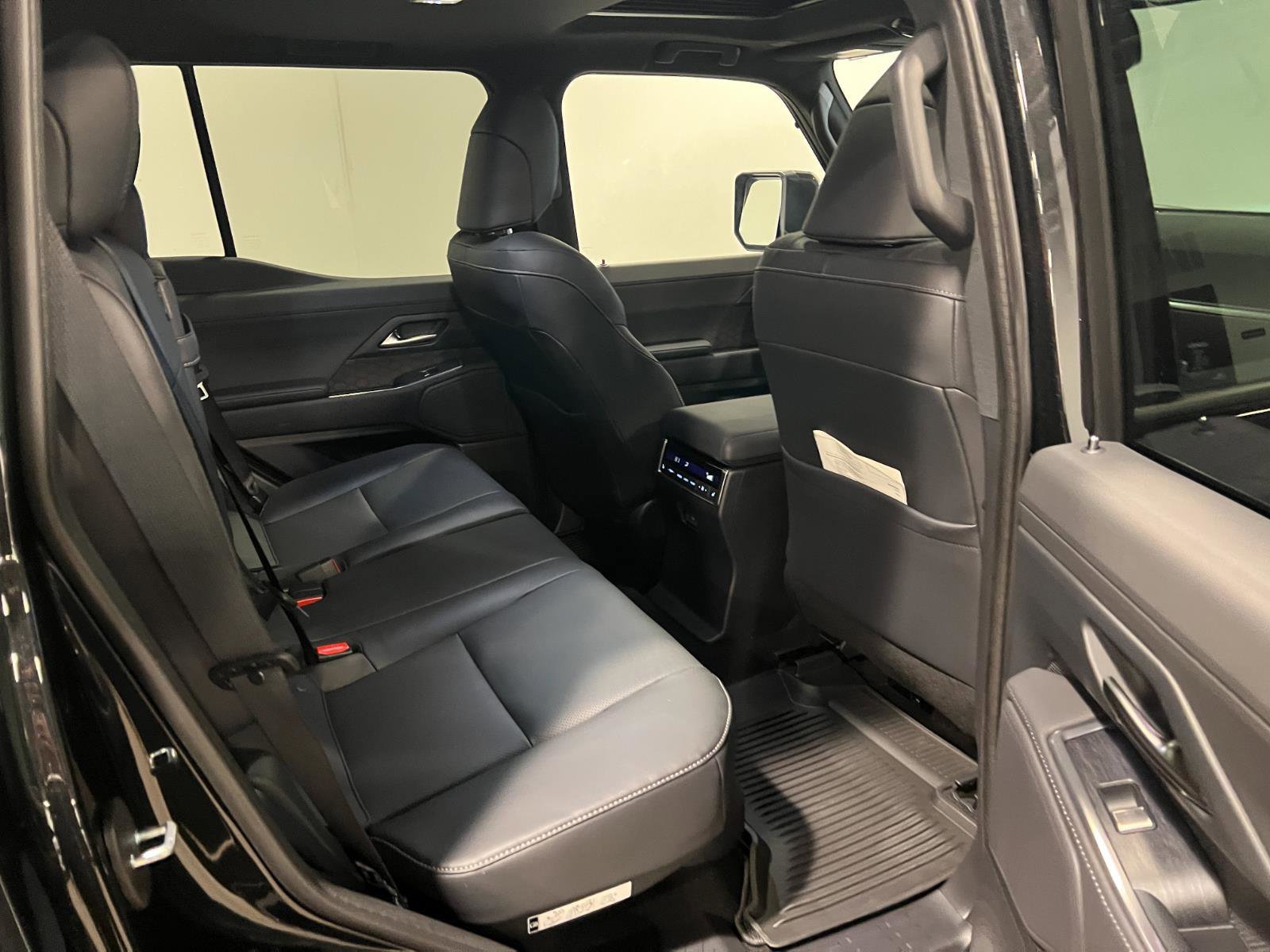 Used 2026 Lexus GX 550 w/ Accessory Package (2T) AWD/4WD image 36