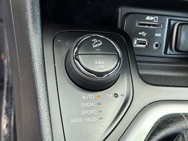 Used 2018 Jeep Cherokee Latitude Plus w/ Cold Weather Group image 31