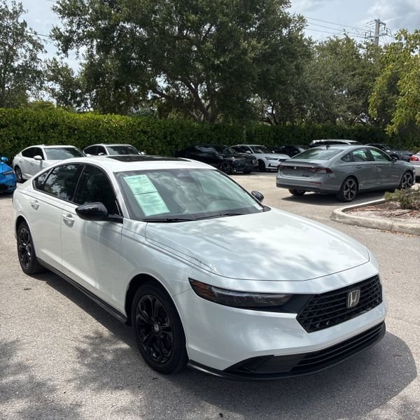 Used 2025 Honda Accord SE image 1