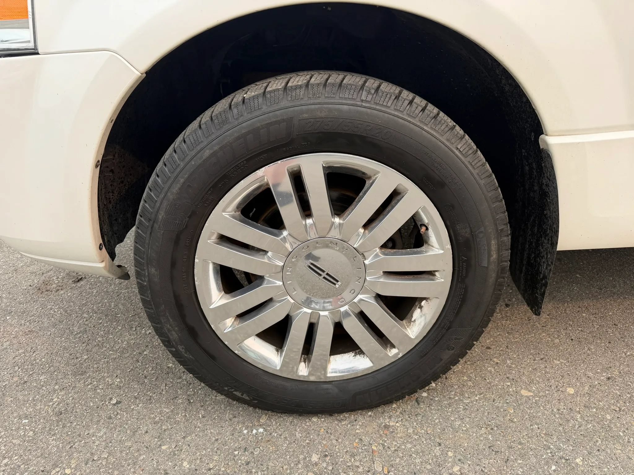 Used 2014 Lincoln Navigator L 4WD w/ Equipment Group 101A image 9