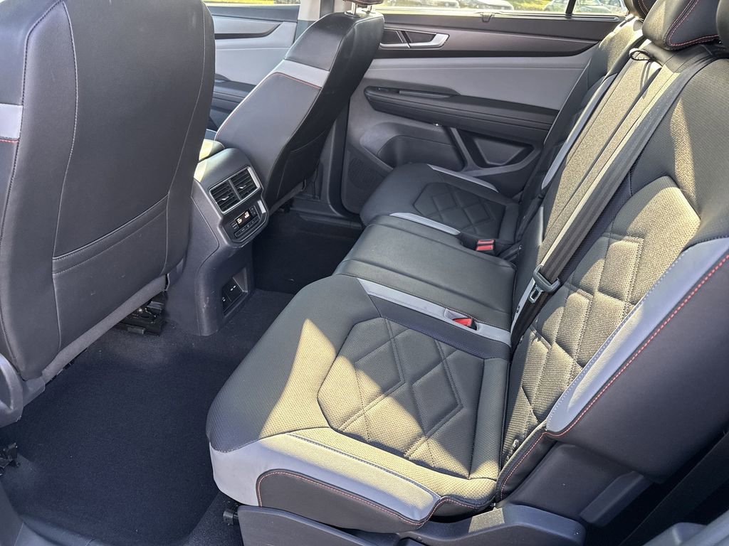 Used 2025 Volkswagen Atlas Peak Edition SE image 28