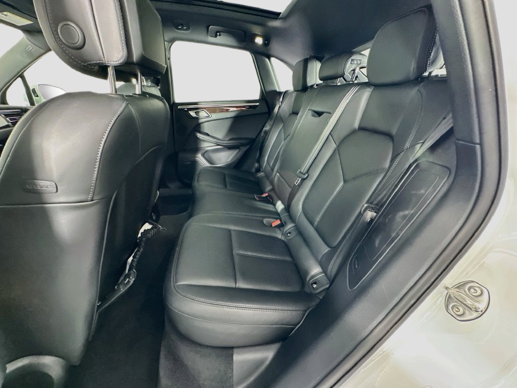Certified 2024 Porsche Macan AWD/4WD image 24