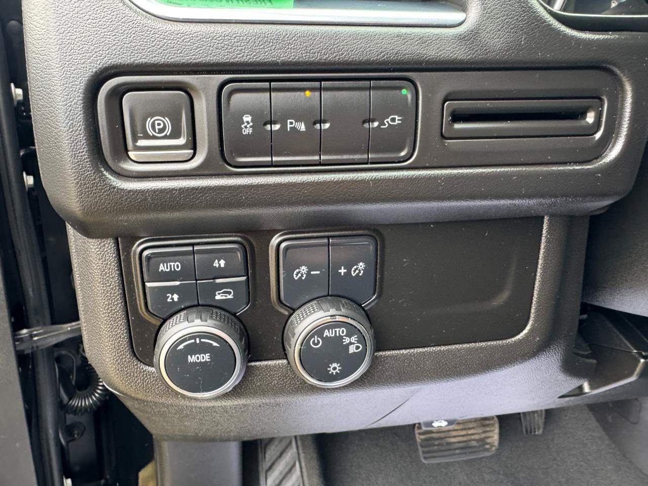 Used 2021 Chevrolet Tahoe LT AWD/4WD image 27