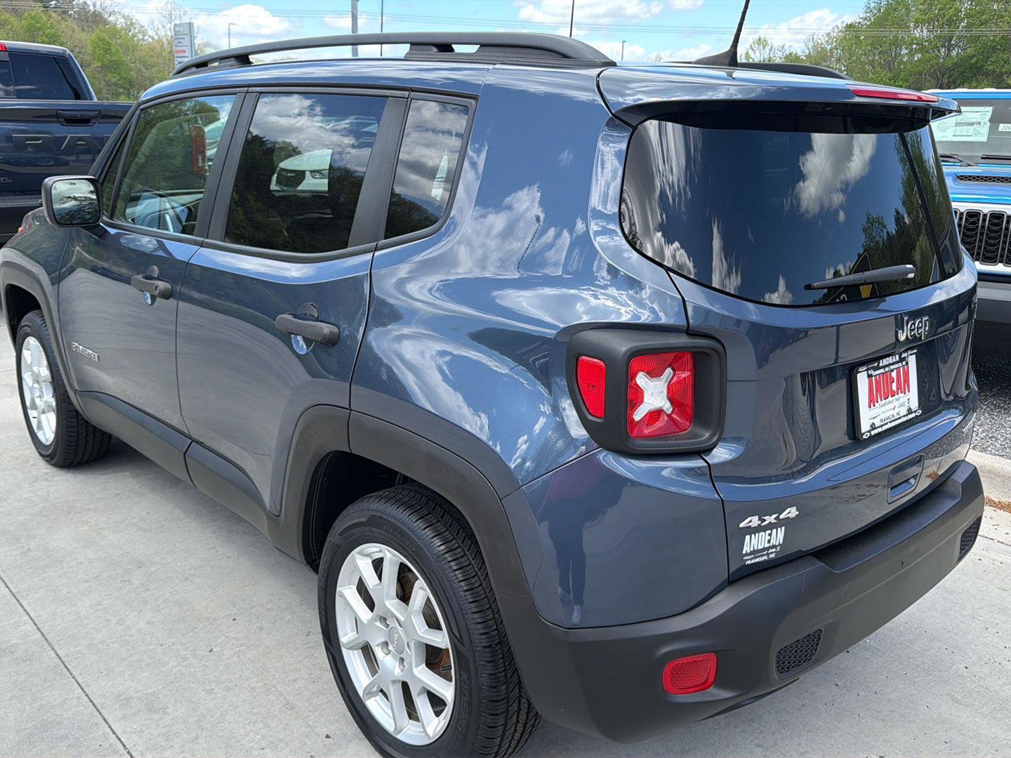 Used 2021 Jeep Renegade Sport w/ Sport Appearance Group AWD/4WD image 7