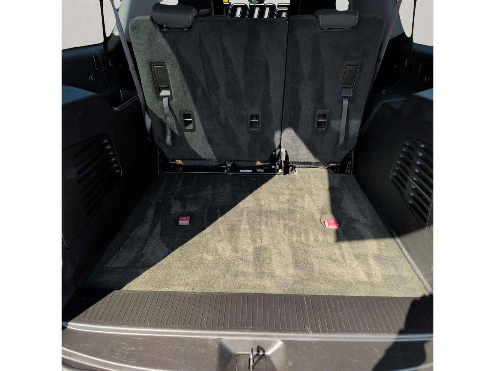 Used 2015 Chevrolet Suburban 4WD image 16