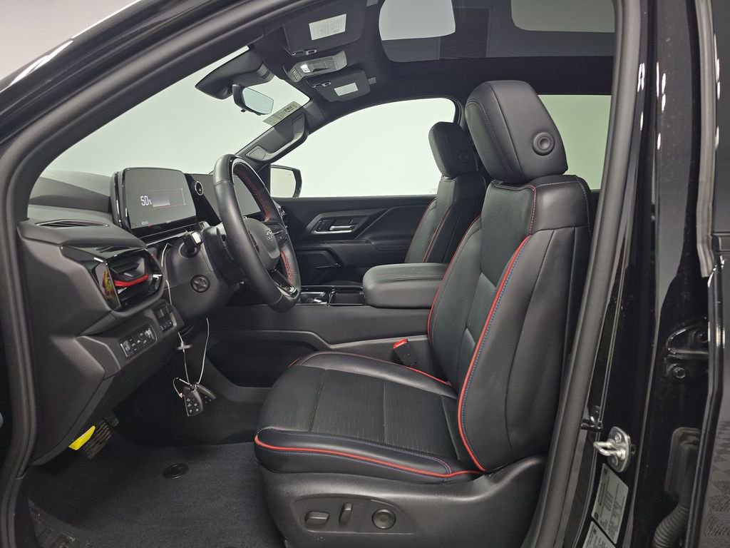 Used 2025 Chevrolet Silverado EV RST AWD/4WD image 3