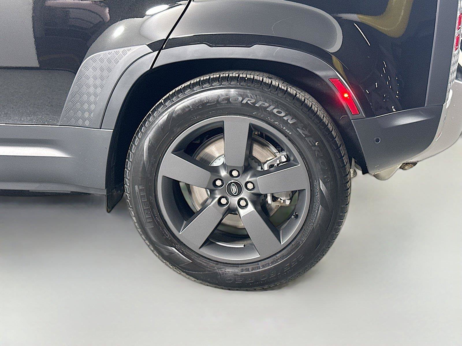 Certified 2025 Land Rover Defender 110 S AWD/4WD image 33
