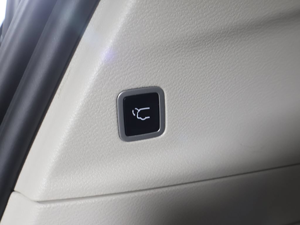 Used 2024 Chrysler Pacifica Touring-L FWD image 21