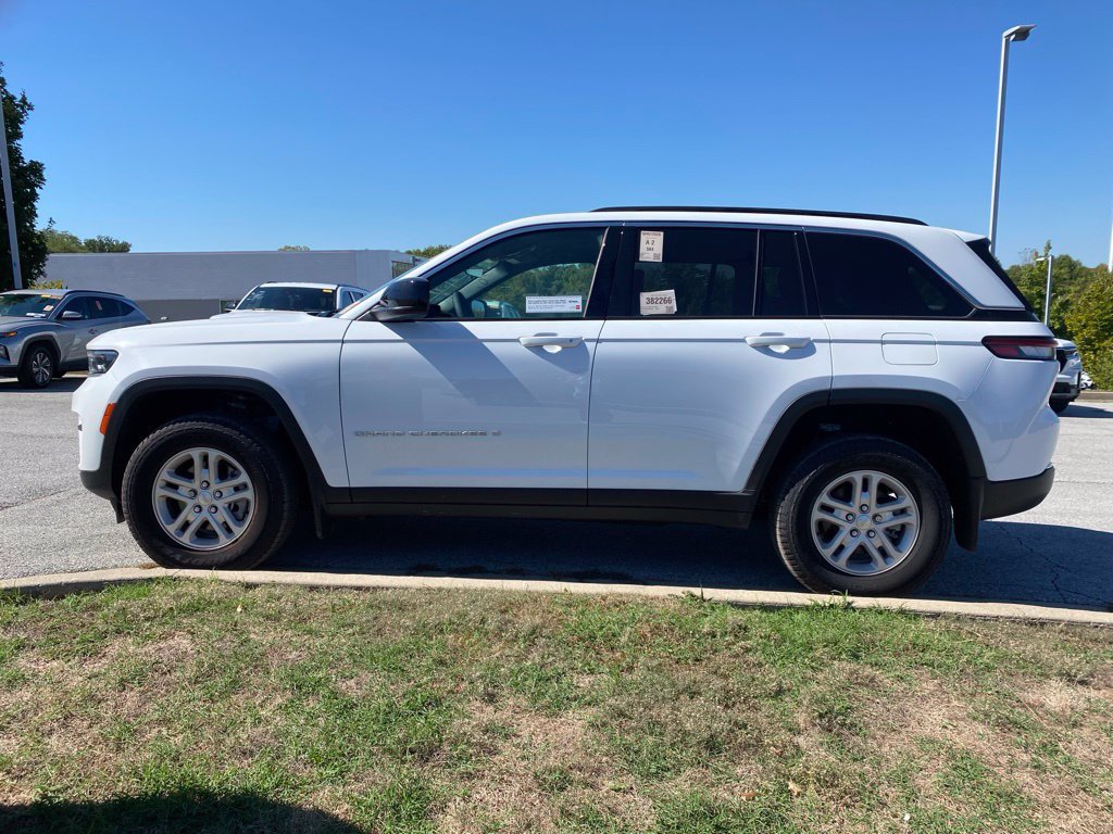 Used 2025 Jeep Grand Cherokee Laredo w/ MOPAR Finishing Package RWD image 4
