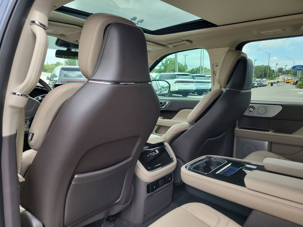 Used 2023 Lincoln Navigator L Reserve image 11