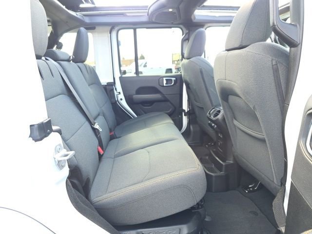 Used 2025 Jeep Wrangler Unlimited Sahara w/ Safety Group AWD/4WD image 42