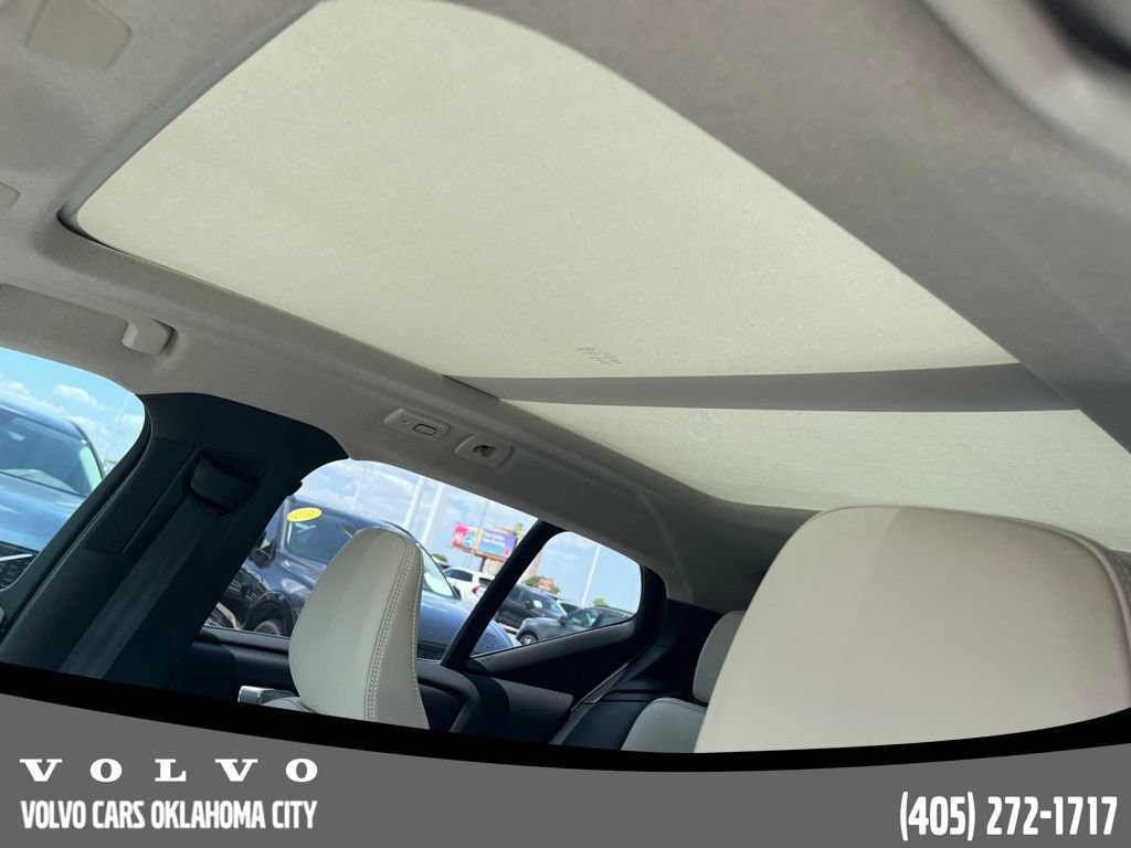 Certified 2023 Volvo XC40 B4 Plus w/ Driver Assist Package FWD image 10