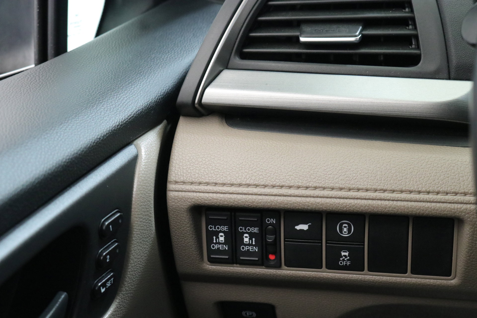 Used 2023 Honda Odyssey EX-L image 15