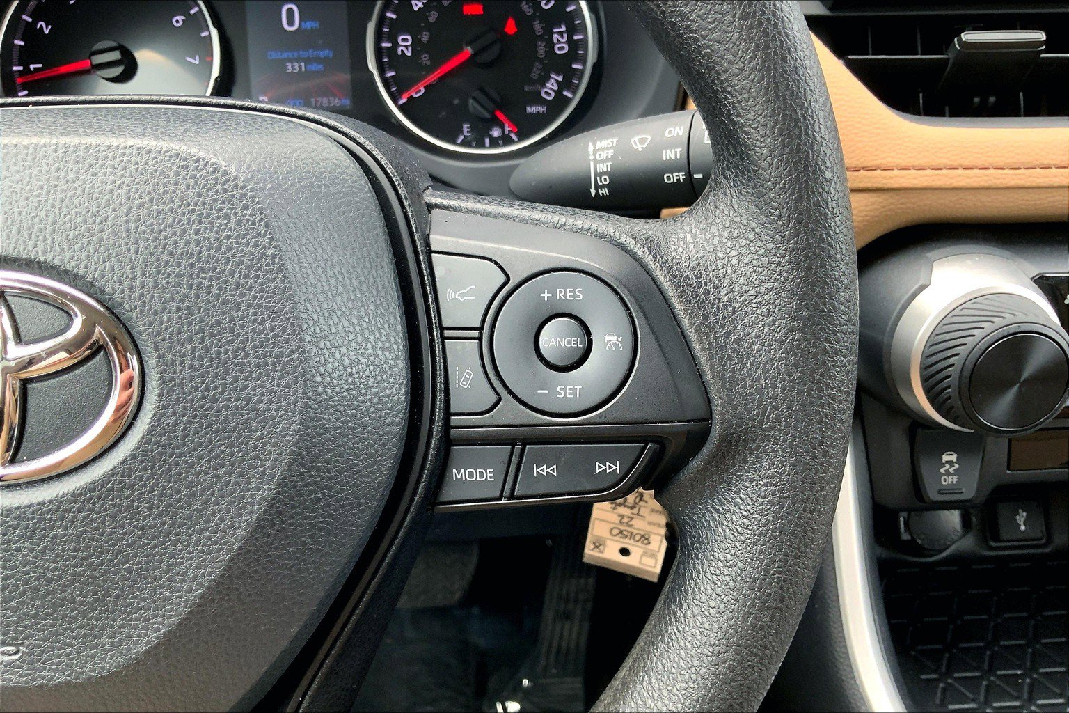 Used 2022 Toyota RAV4 LE AWD/4WD image 19