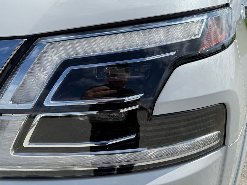 Used 2024 Nissan Armada Platinum w/ Cargo Package AWD/4WD image 9