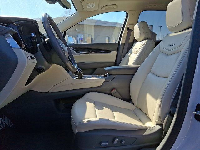 Used 2020 Cadillac XT6 Premium Luxury image 13