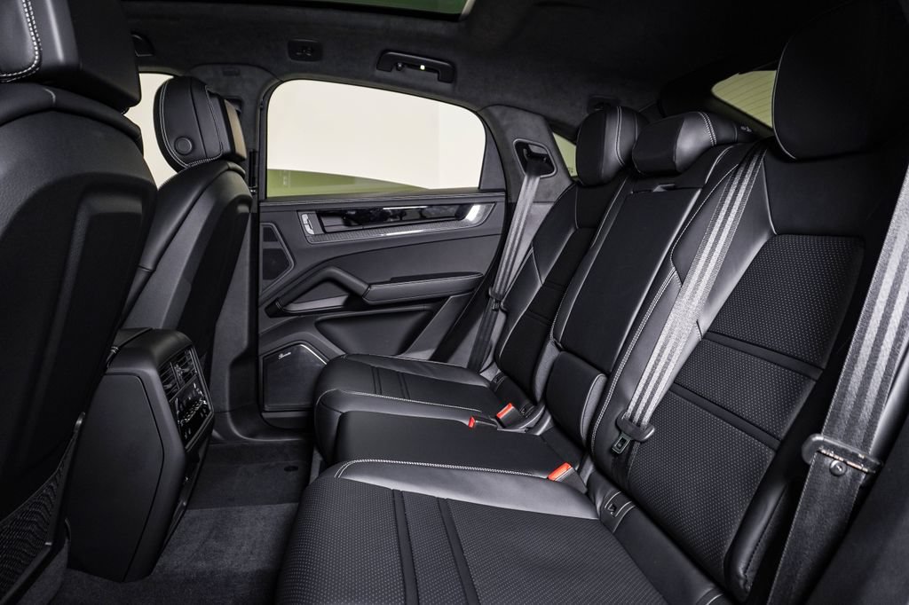 New 2026 Porsche Cayenne GTS AWD/4WD image 17