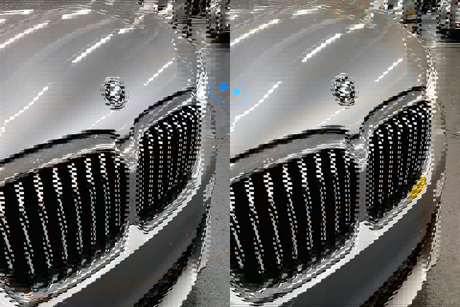 Used 2022 BMW 530e w/ Premium Package image 29