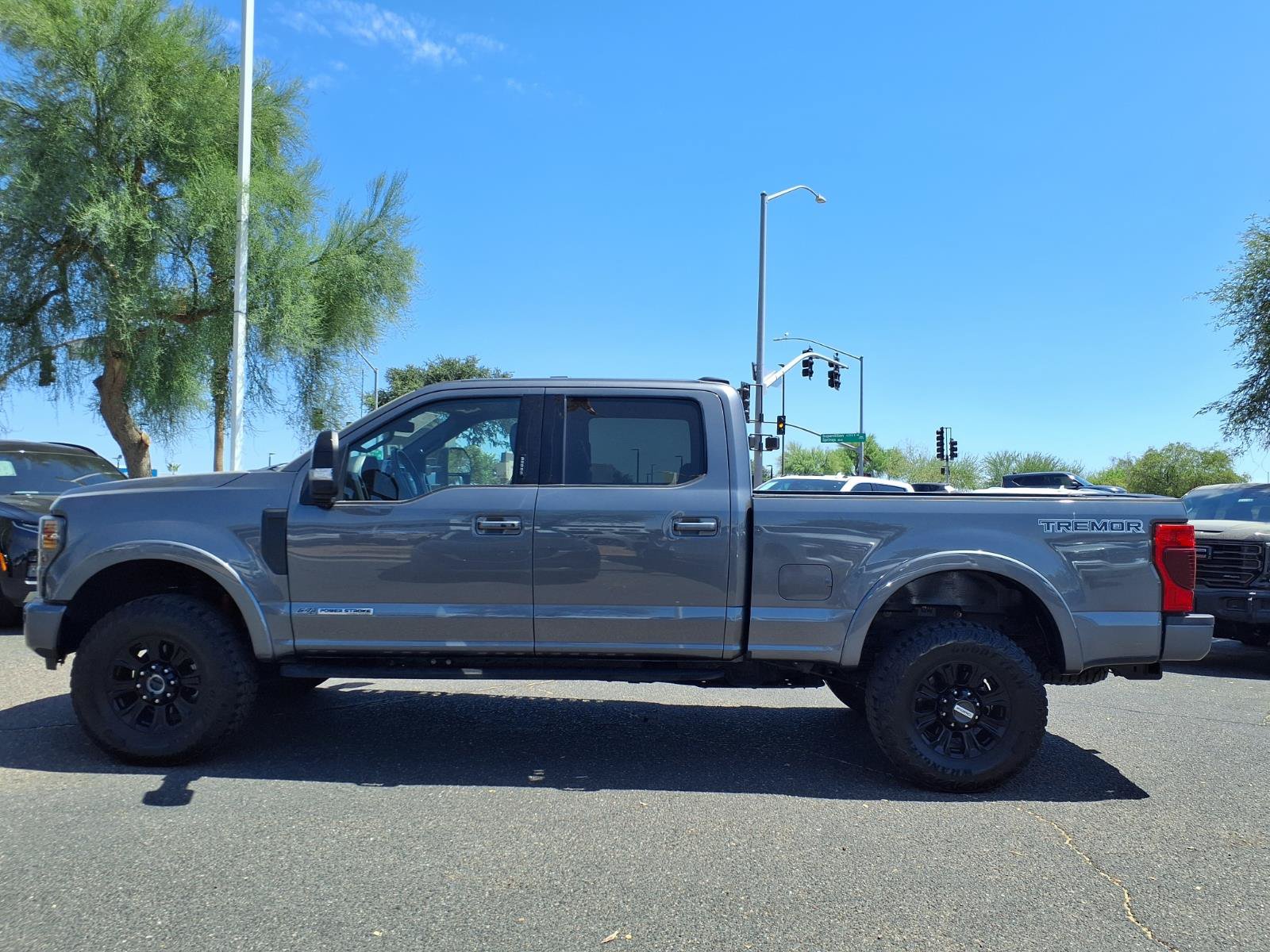Used 2022 Ford F250 Lariat w/ Tremor Off-Road Package AWD/4WD image 10