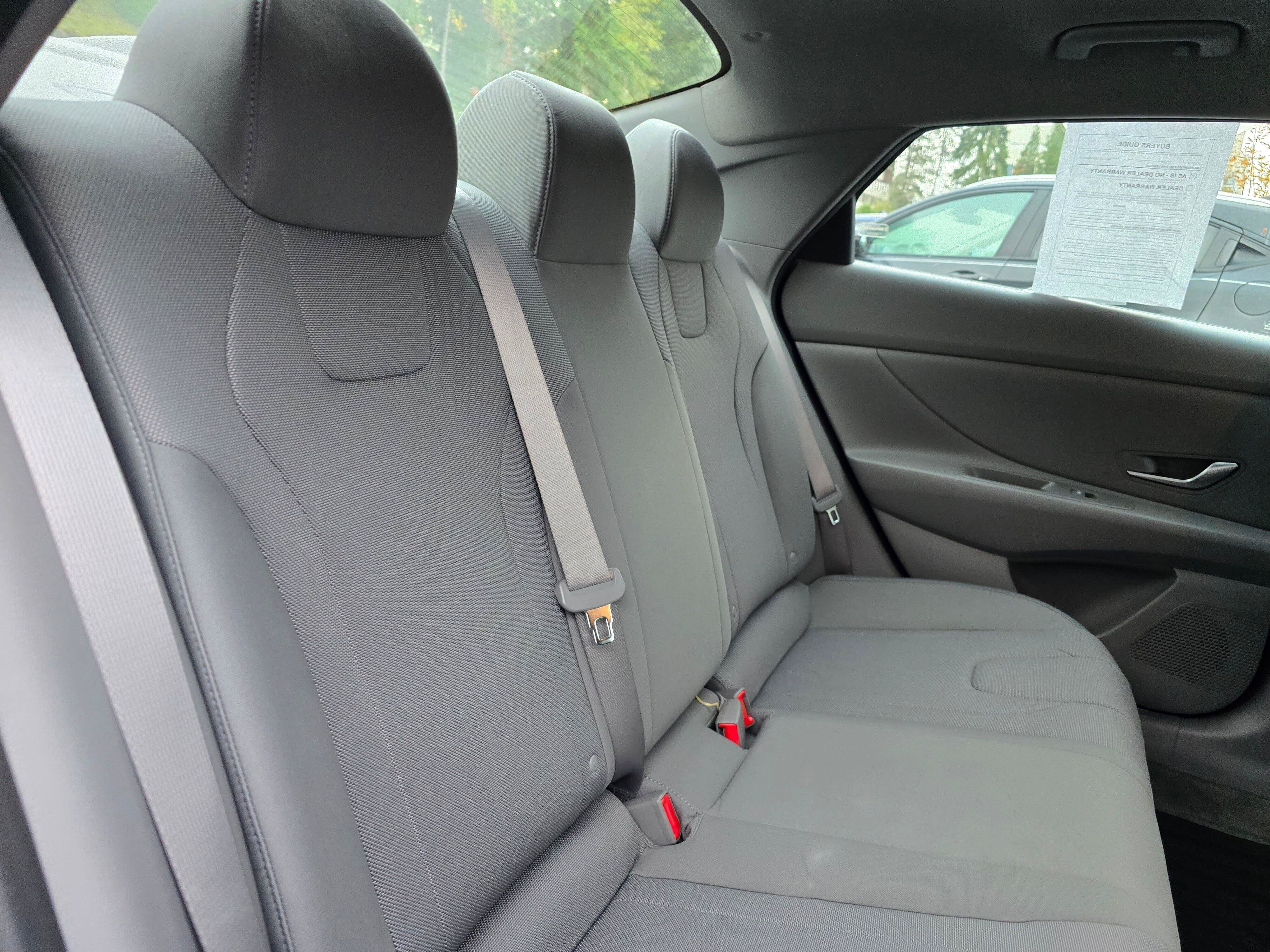 Used 2022 Hyundai Elantra SE FWD image 12
